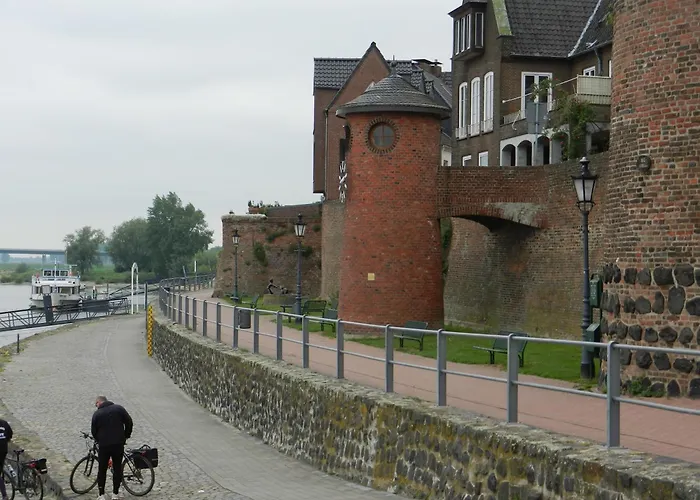 Floating 44 - Deine 4 * إكسانتن