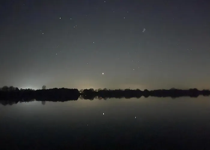 Floating 44 - Deine 4 بيت للعطل *