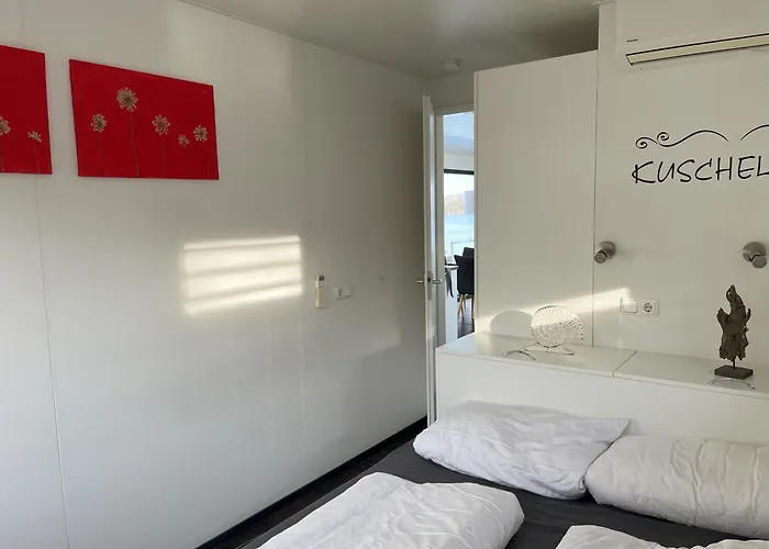 Floating 44 - Deine 4 بيت للعطل *