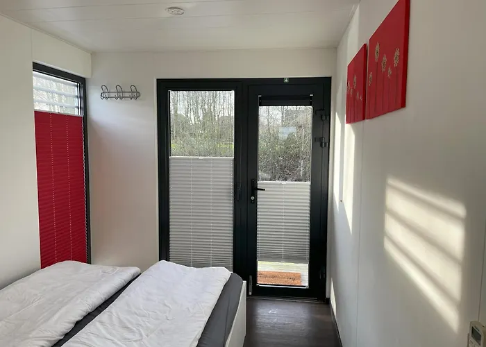 Floating 44 - Deine 4 بيت للعطل *