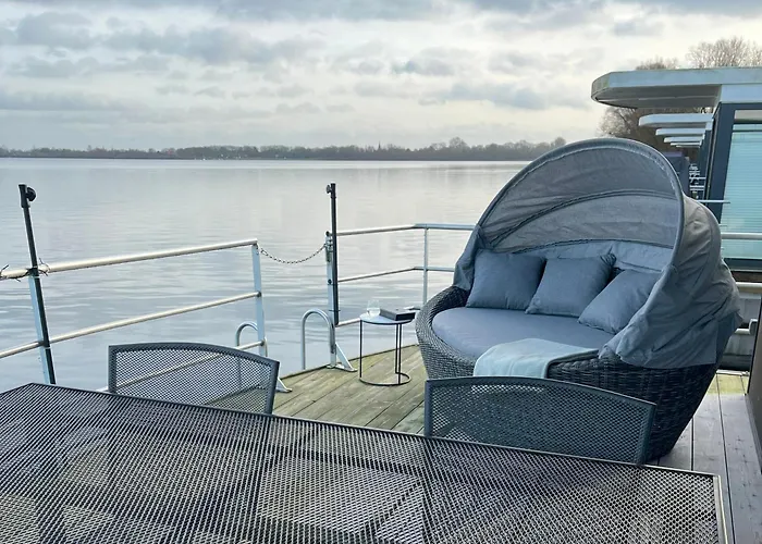 Floating 44 - Deine 4 بيت للعطل