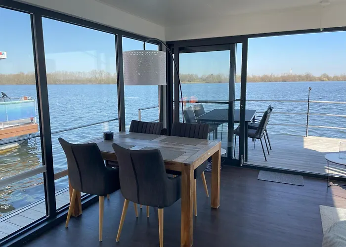 بيت للعطل Floating 44 - Deine 4